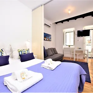 https://monica-lisbon-rentals-downtown.hotels-lisbon-portugal.com